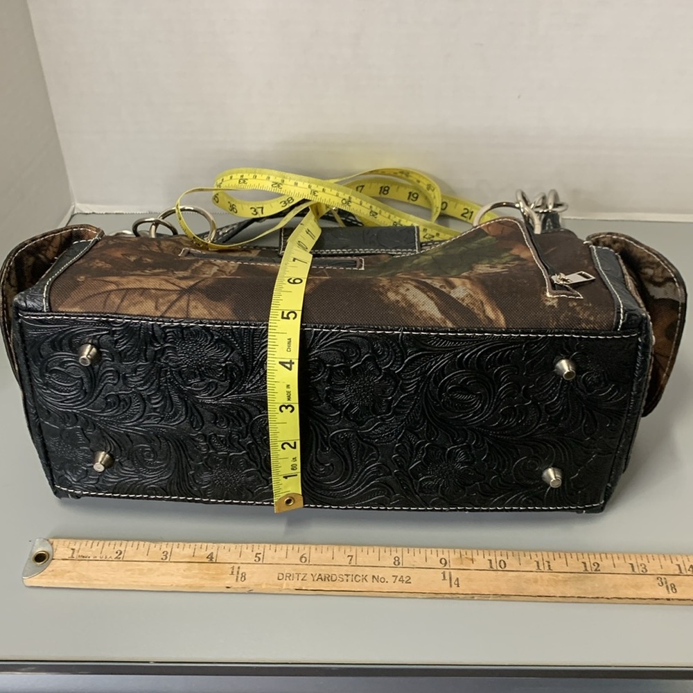 Cowgirl Trendy Camouflage Conceal & Carry Women's Bag - Picture 12 of 14